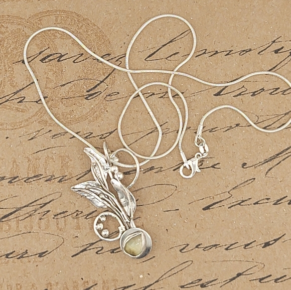 PREHNITE STONE GARDEN PENDANT HANDMADE IN STERLING SILVER - Picture 3 of 7